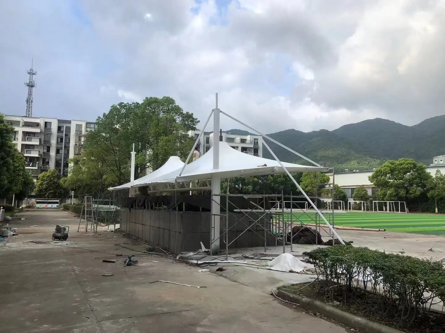2026年贵州凤冈停车棚球场棚改造纪实：老旧雨棚换新，运维压力怎么降